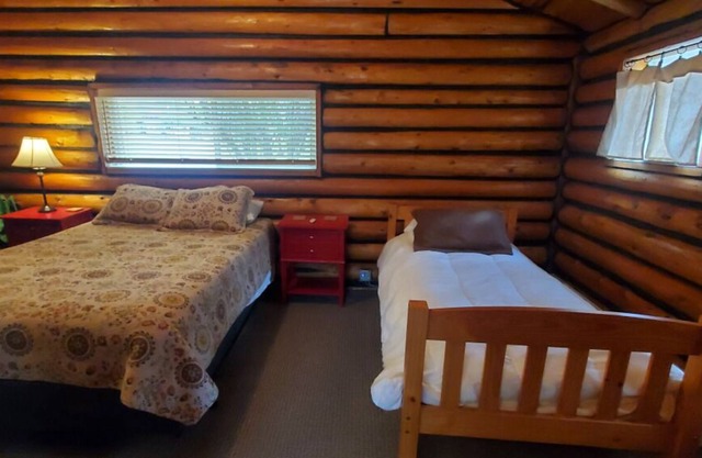 Convenient Stay! Heated Pool, Free Parking Onsite, Near Gardiner Downtown!