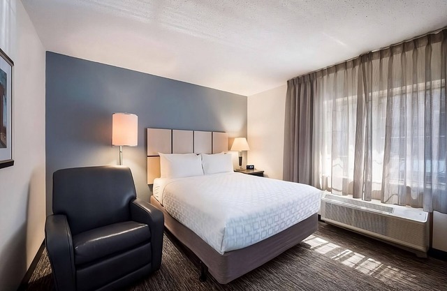 Convenient Stay in Detroit! 2 Modern Units w/ Parking, Fully equipped Kitchens