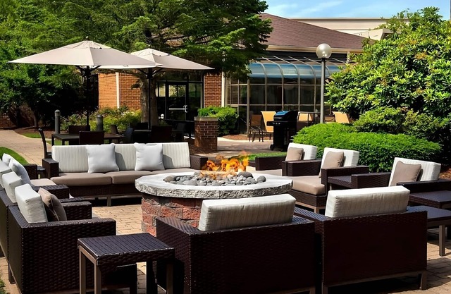 Convenient Stay, Superb Location! Pet-friendly Accommodation, Indoor Pool!