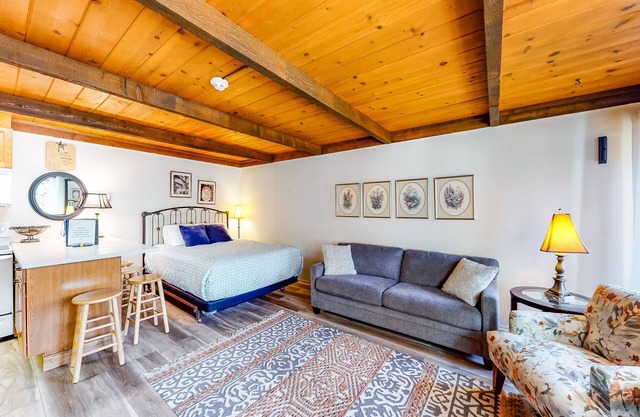 Komfortable Wohnung w / Sun Valley Resort Pool und Whirlpool, zu Fuß zum Sun Valley Lake!