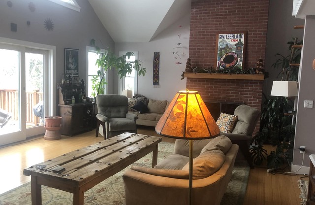 Convenient to Burlington and Lake Champlain- July 4th week last min. spec.