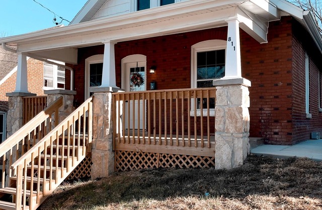 Convenient to downtown and highways in Jefferson City, spacious all to yourself