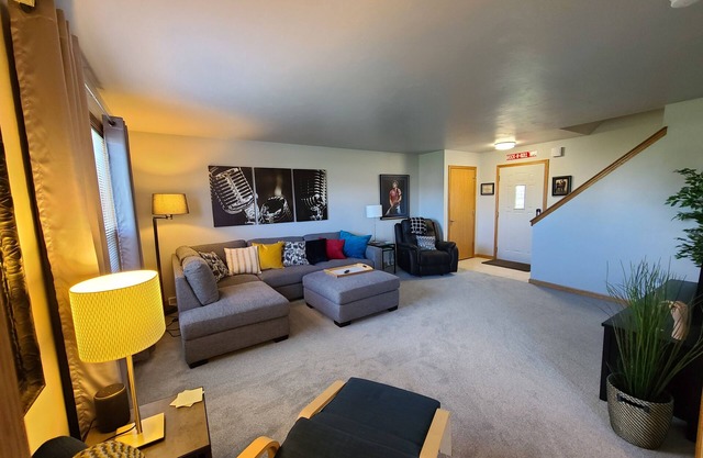 Große Wahl für GB Geschäfts- und Sportreisende 3 Schlafzimmer, 1. 5 Bäder Maisonette-Einheit