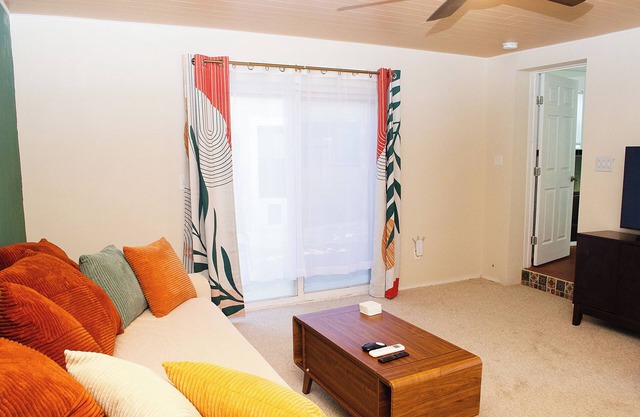 Convenient to the Plaza and Railyard in a quiet neighborhood. Pet Friendly!