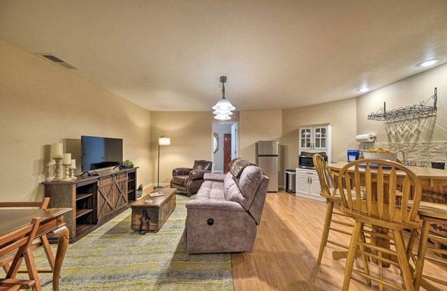 Convenient Apt w/ Fire Pit ~ Half-Mi to Lake!