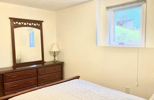 Conveniently located 2BR Unit, close to shopping center