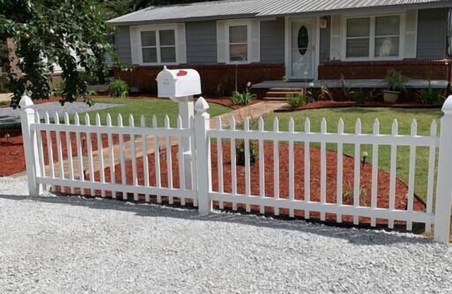 Conveniently located 2brm / 1 bath home