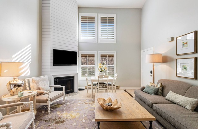 Conveniently located condo close to top-ranked skiing with pickleball & sauna