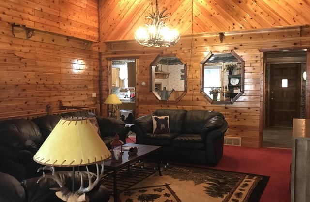 Günstig gelegene Lodge für einfachen Zugang zu Abenteuern im Hiawatha-Wald