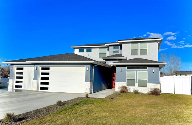 Conveniently located modern home in Boise