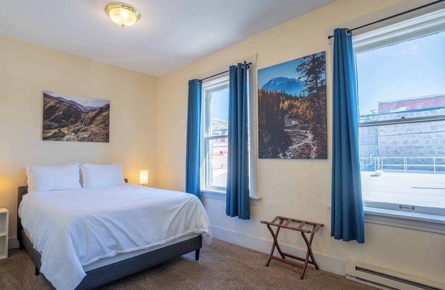 Conveniently Located 2 BD in Heart of Enterprise