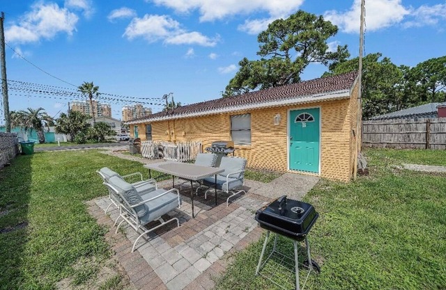Conveniently located 3 blocks from beach and all new remodel! Very Clean!