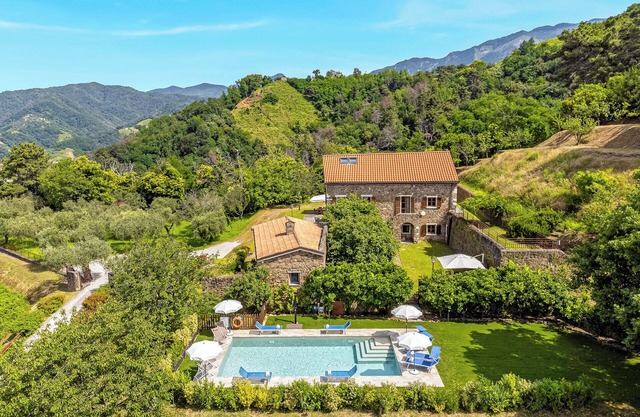 Convent La Perla - a renovated old convent with swimming pool in Carrara