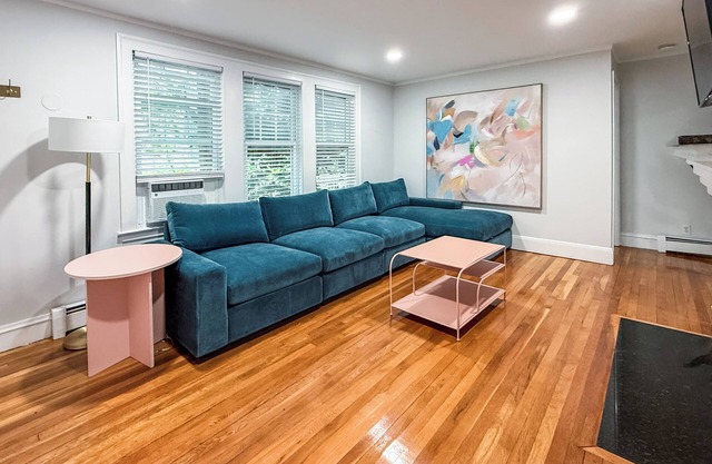 Cool 4BR Condo, Close 2 City, NEWLY RENOVATED
