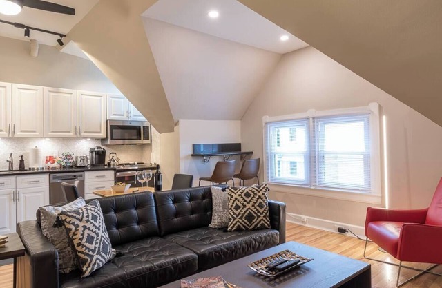 Cool and Modern 3rd Floor 2-Bedroom Walk-up
