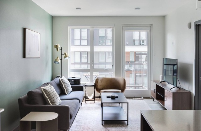 Cool Kirkland 1BR w/ Gym, Lounge, Balcony, A/C & W/D, by Blueground