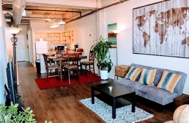 Cool Loft DoWNTOWN near River Mkt, Conv Ctr, P&L