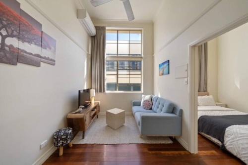 Cool New Yorker CBD Apartment
