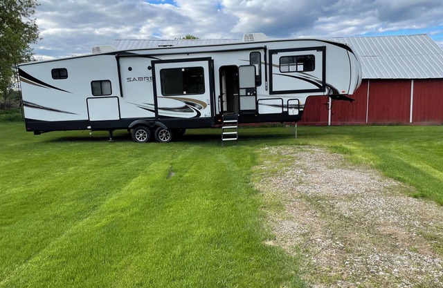 Cool RV with AC in charming Milton