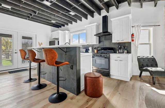 Cool Urban Stay Downtown Loft