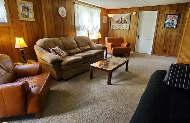 Cooperstown Junction Affordable home, Goodyear Lake area, Foosball, large yard