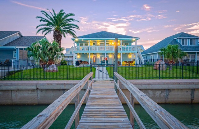 Copano Bay, Rockport, Tx. Waterfront, Private Pool & Hot Tub, & Pier