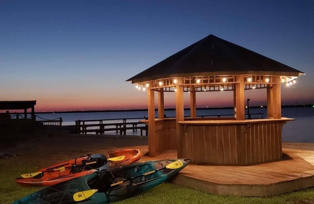 Copano waterfront, 300' private fishing pier, huge porch, boat parking, tranquil