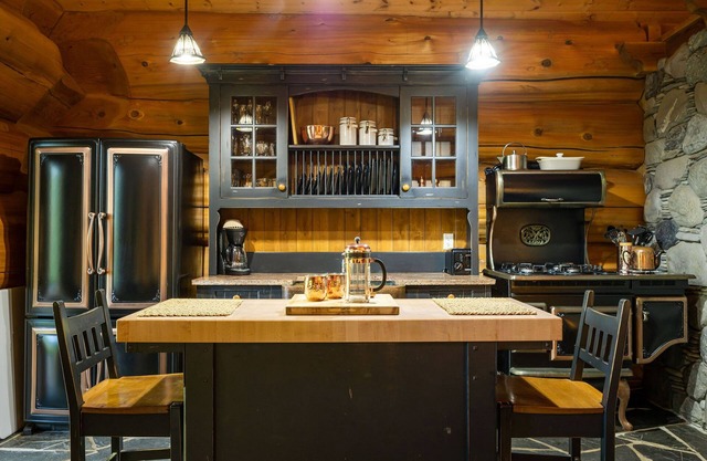 Copper Cabin- Hot Tub, Luxury, Romantic