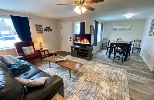 Copper City Charmer | Easy Freeway Access