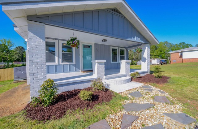 Copper Cottage- 5.1 miles to UA w/ covered patio