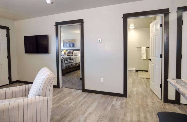 Copper King Extended Stay Collection - Fully Furnished 2 bedroom duplex house