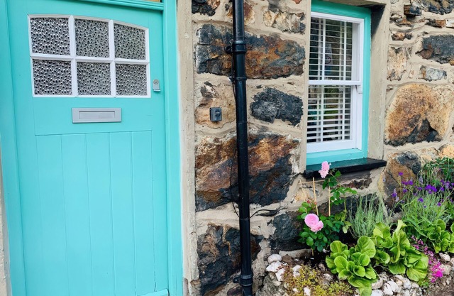 COPPER MINERS COTTAGE, pet friendly in Beddgelert, Eryri (Snowdonia)