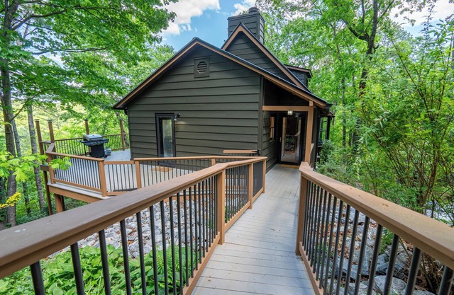 Copper Ridge Getaway-Hot Tub/Fire Pit/Dog Friendly/2 - bedroom!