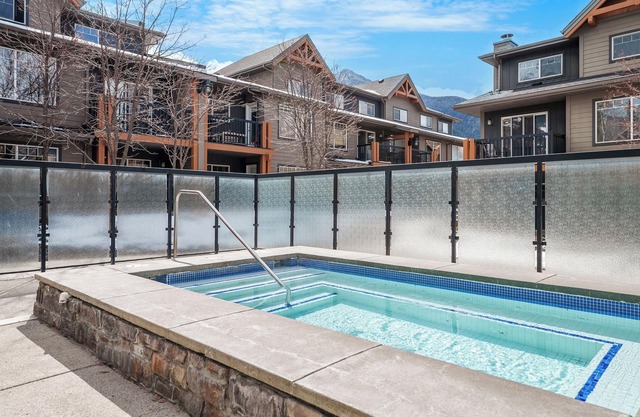 Copperstone 2BR in den kanadischen Rocky Mountains - hundefreundlicher, geteilter Whirlpool