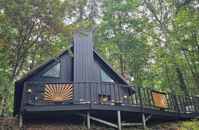 Coppertop Cabin Near Helen-Wineries-Hiking Kayak, Fish, or Tube via local guides
