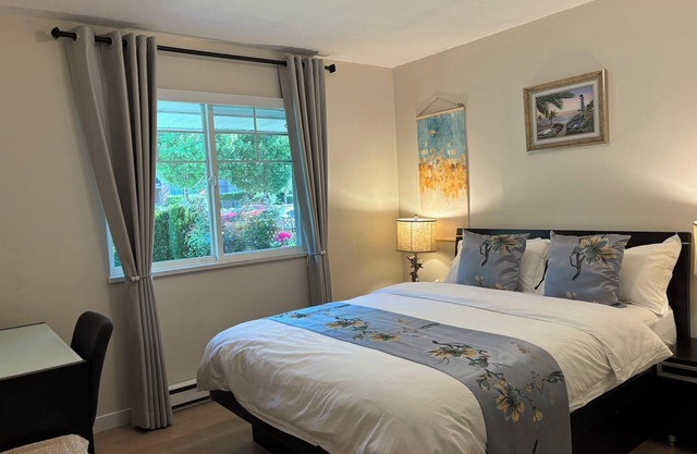 Coquitlam Center, Two-bedroom Suite, Newly Renovated, Steps to SkyTrain