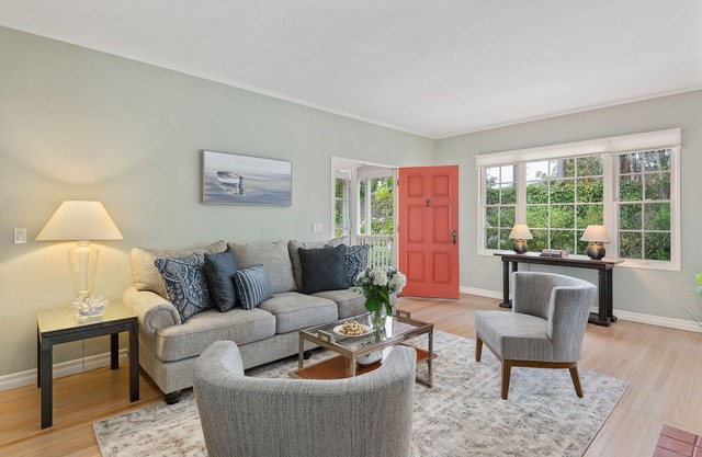 Coral Cottage- Just minutes away from Butterfly Beach & Montecito's Lower Village!