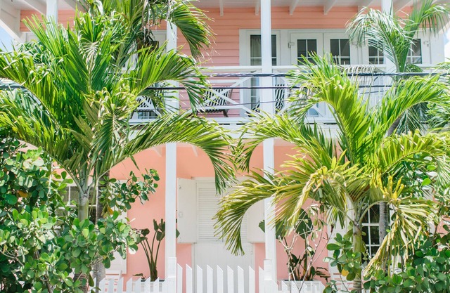 Coral House - Historisches, aktualisiertes Cottage mit Blick auf den Hafen