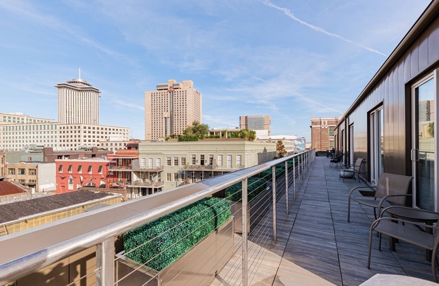 Corner Downtown Penthouse Private Terrace Walk to Superdome Parades French Quarter