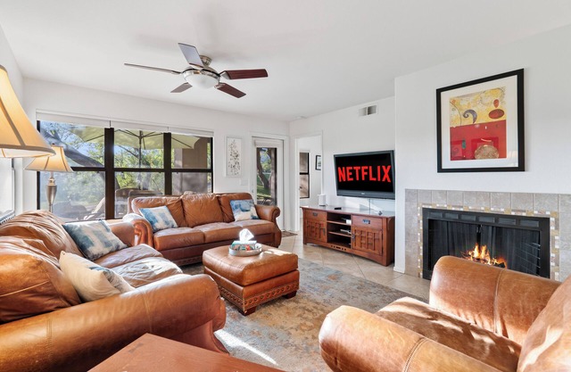 Corner full 2BR/2B Apt w/ Golf Views, Pool & Grill
