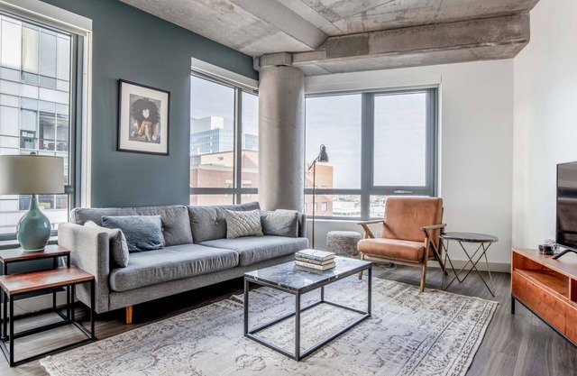 Corner Kendall Sq 1BR w/ Office Nook, Gym near MIT by Blueground