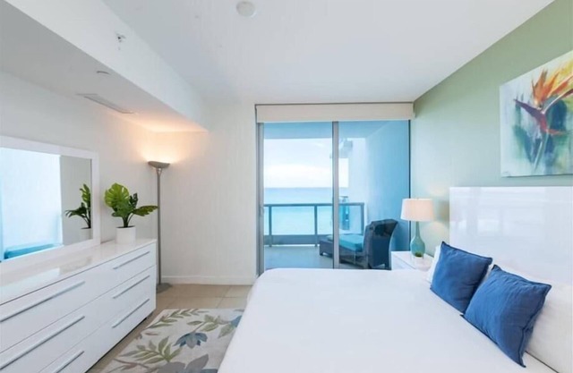 Corner Ocean Front View | Outdoor Pool| Miami