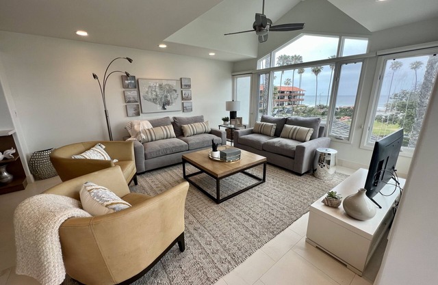 Corner Penthouse overlooking La Jolla Shores