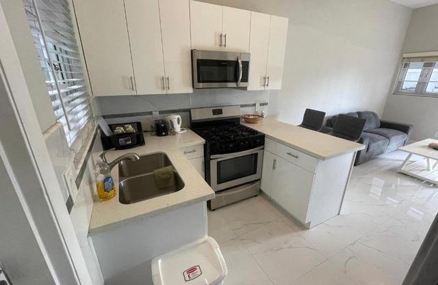 Cornerstone Rentals Lovely 1-BdRm Midtown Unit 1