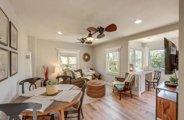 Coronado Unit 4 - B Ave Bungalows · Loft-style 1/1, 5-10 Min Walk to Coronado Beach!