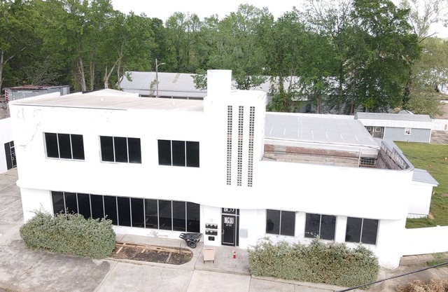 Corp/Executive SHORT TERM Beautiful 1940;s Art Deco NEHI bottling GATED PARKING