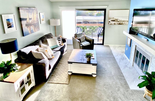 Corporate and Family Condo with Pool, close to shopping