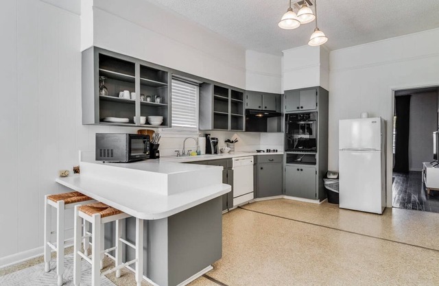 Corporate Comfort in Freetown - Port Rico Spacious Homes for Work Crews