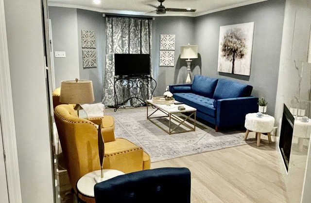 Corporate condo.2 bedrooms 2 full attached baths.Lots of dining near by. Safe!