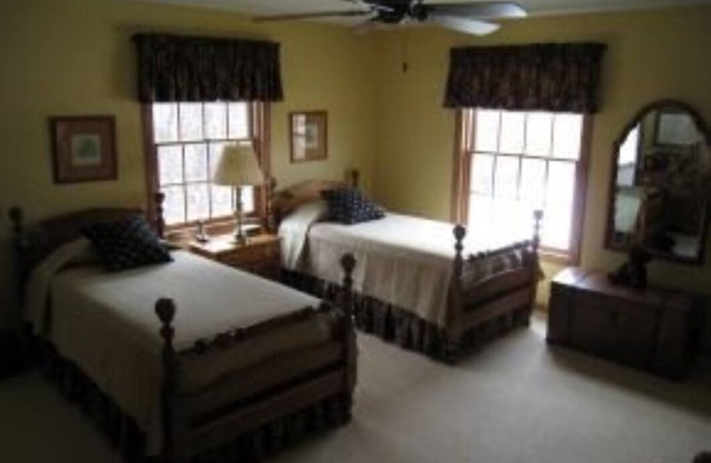 Corporate Executive Rental for EAA Airventure Close to EAA w/ flying over house!